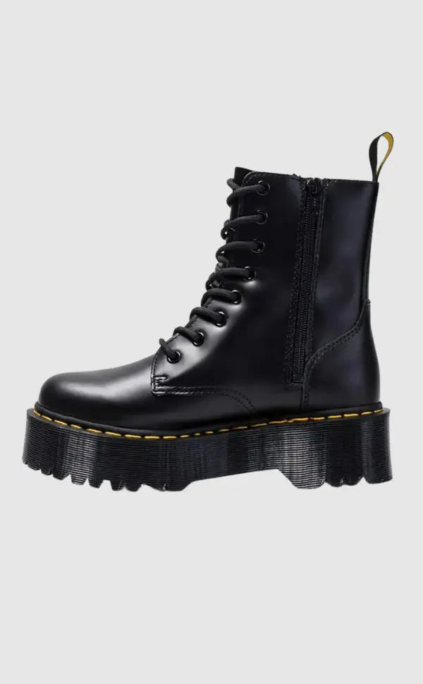 Stylish Platform Boots with Chunky Sole – Comfortable Urban Footwear for All-Day Wear