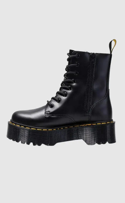 Stylish Platform Boots with Chunky Sole – Comfortable Urban Footwear for All-Day Wear
